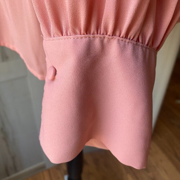 Simply Vera Wang Rosette Pink Pleated Chiffon Split Neck Peplum Blouse XL - Picture 11 of 12